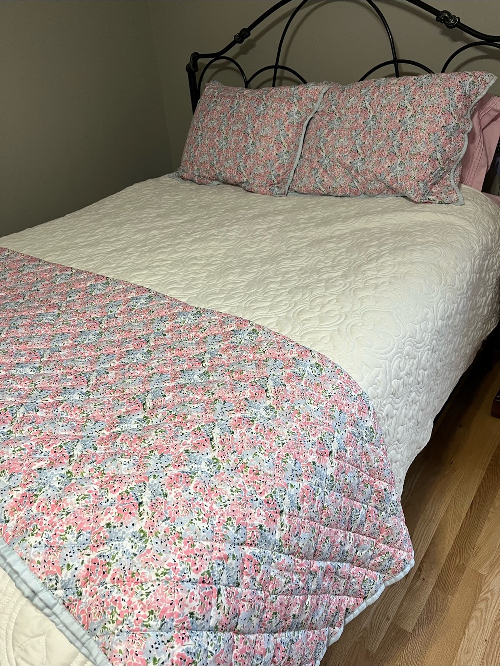 Cynthia Rowley Pink and Blue Floral Queen Quilt Set